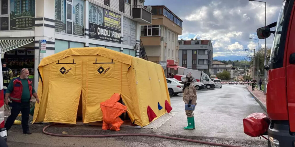 Kocaeli'de Kargo Paketinde Kimyasal Madde Sızıntısı: 4 Kişi Hastaneye Kaldırıldı