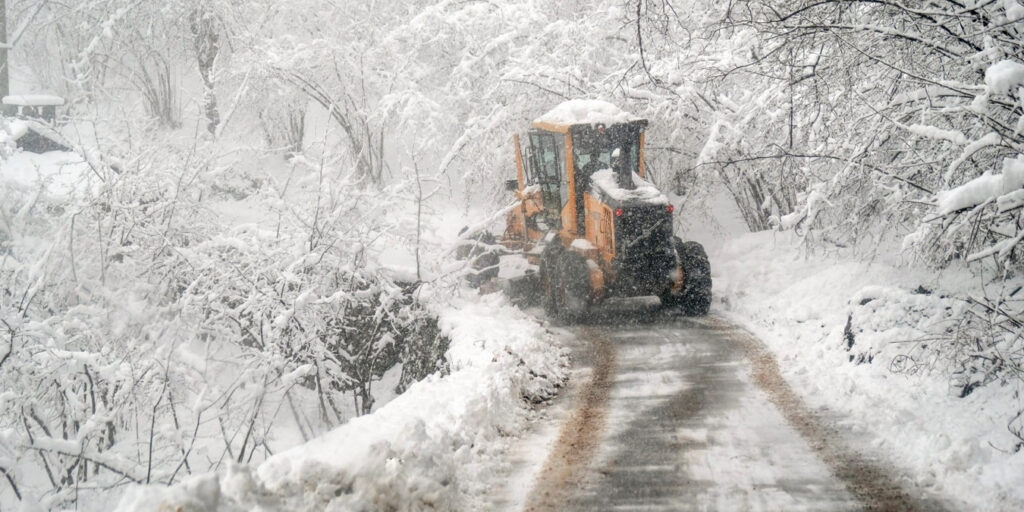 Karadeniz'de de Hava Koşulları Ulaşımı Zorluyor: İşte Trafiğe Kapanan Yollar!