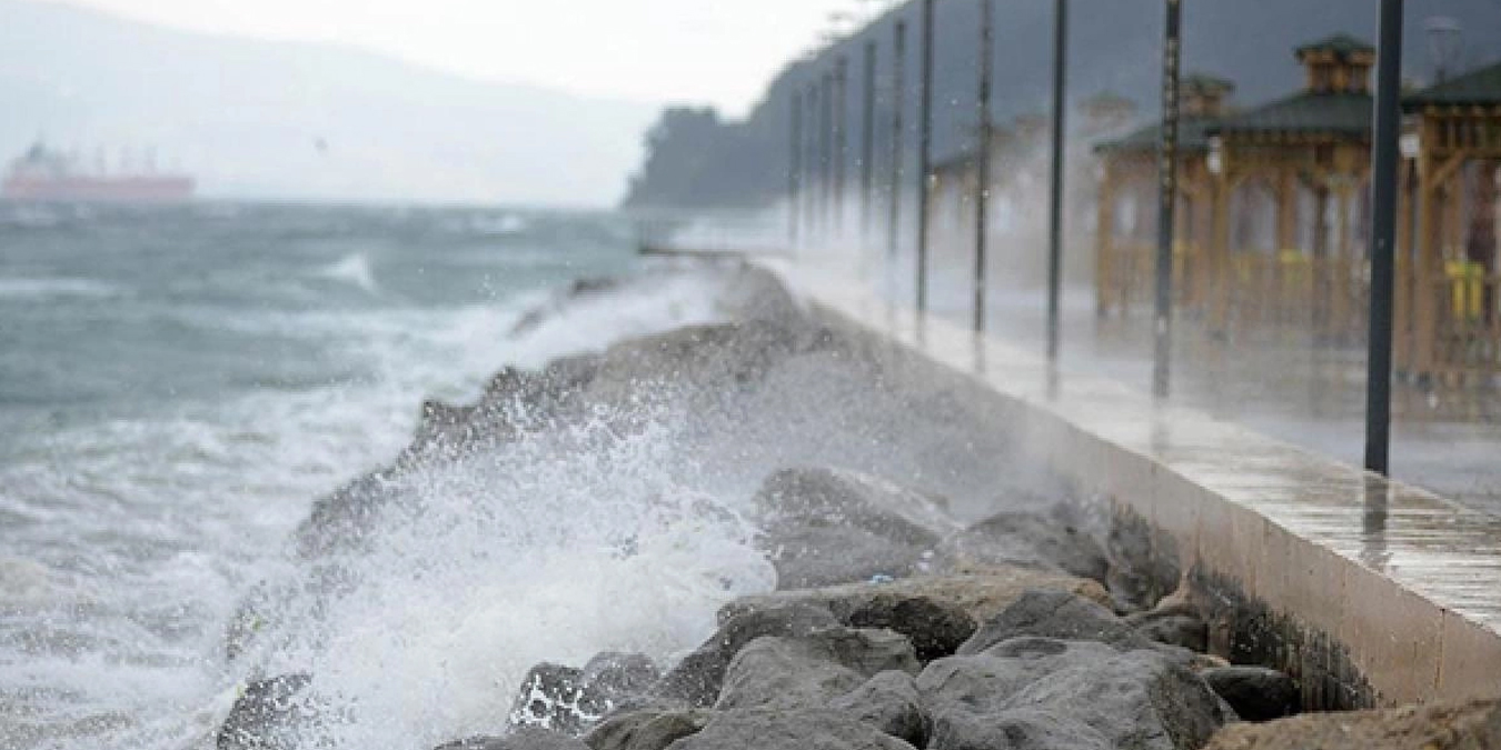 Meteoroloji Uyarıyor: Marmara'da Fırtına, Karadeniz'de Sağanak ve Kar Bekleniyor!